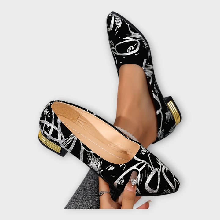 Elegantní tanečnice s originálními detaily