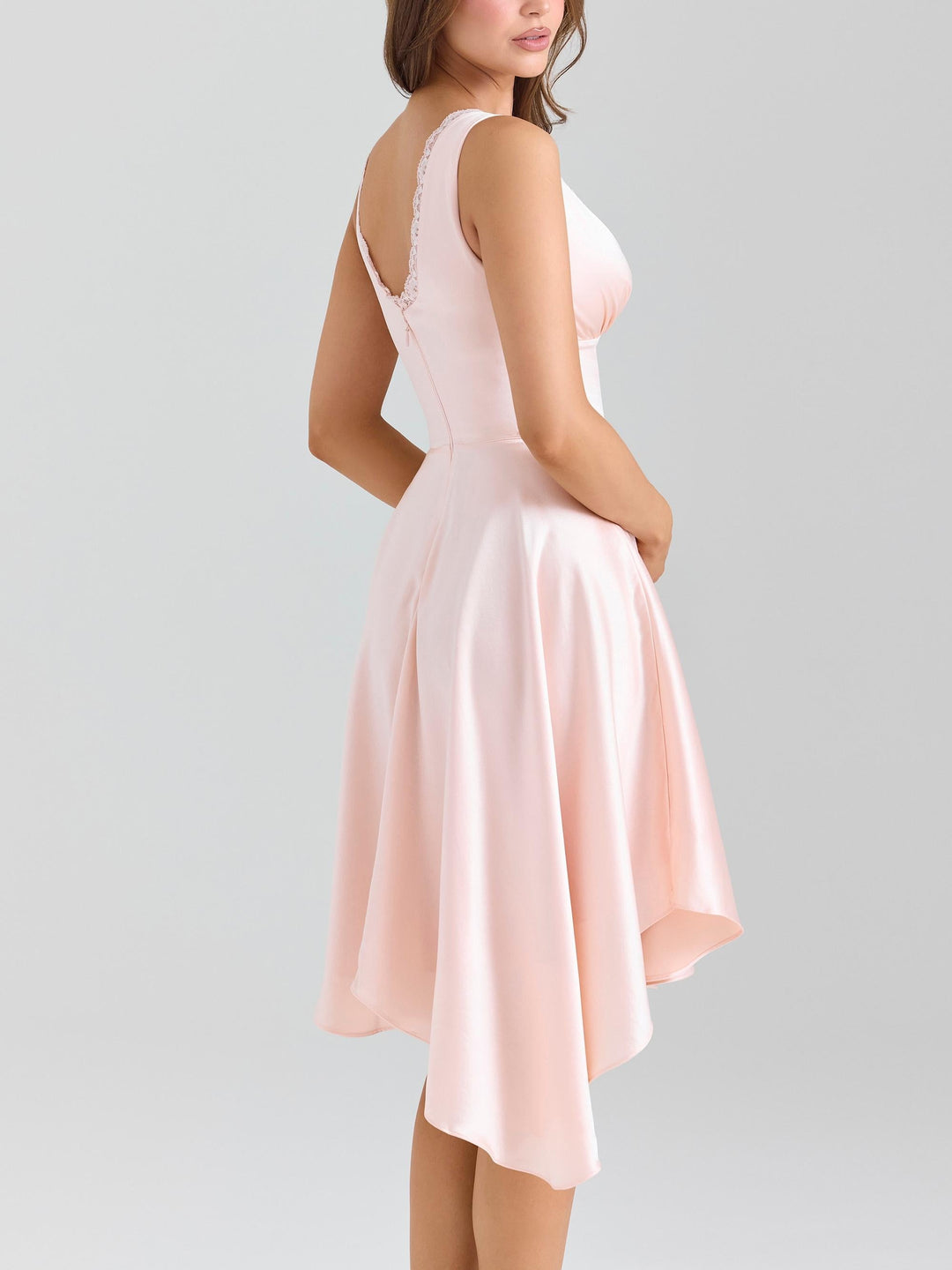 Élodie | Romantické jemné saténové šaty s lesklým leskem a delikátní krajkou