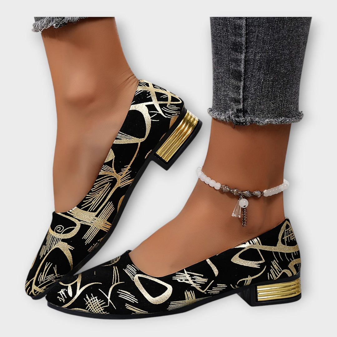 Elegantní tanečnice s originálními detaily