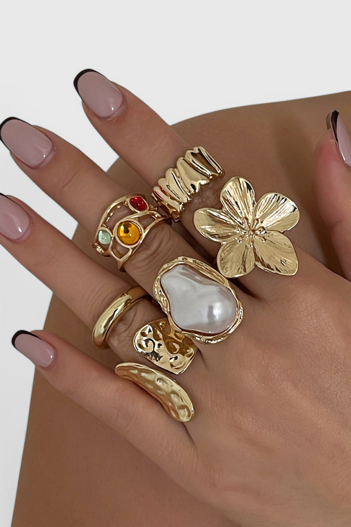 Otevřený prsten ve tvaru květiny s tekutou perlou