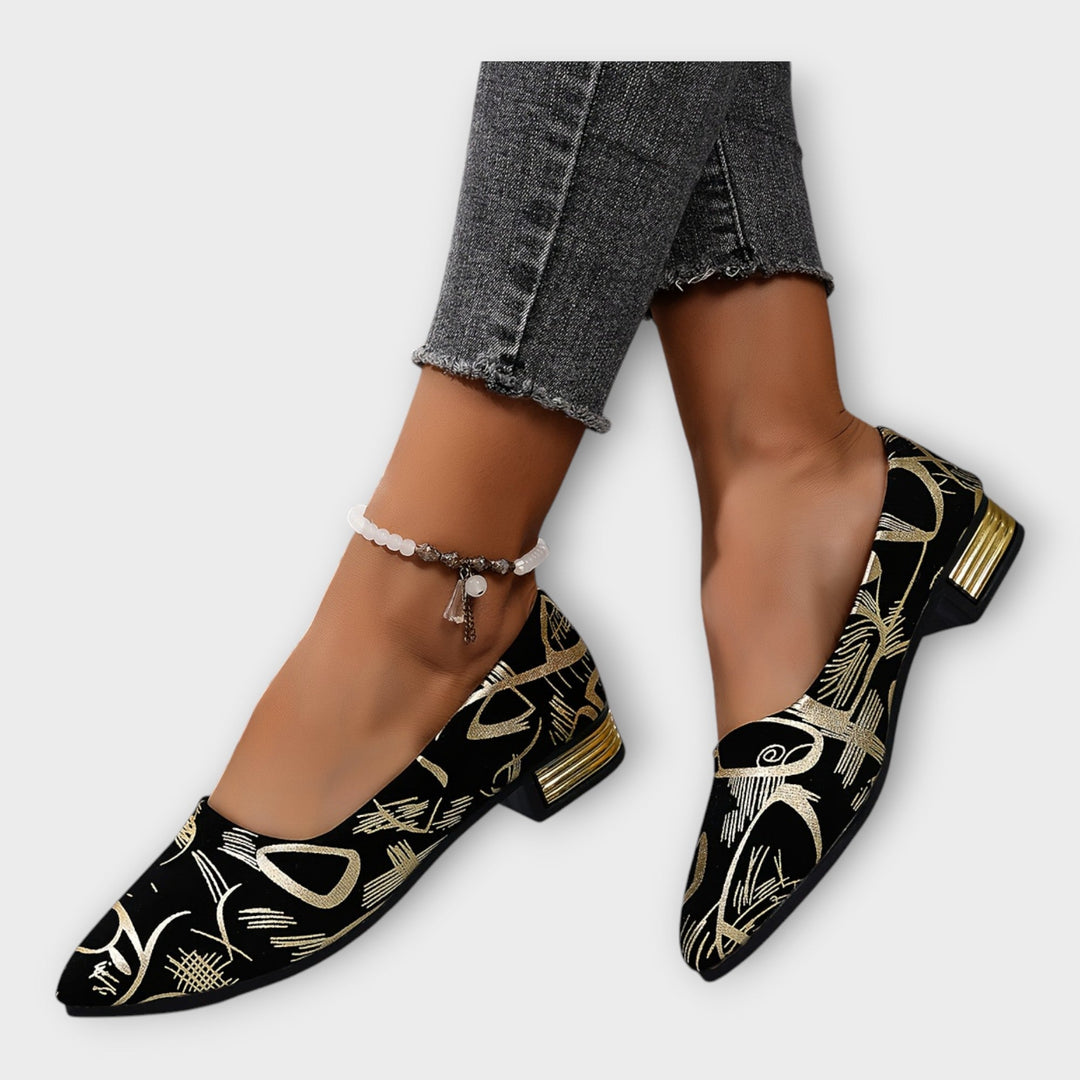 Elegantní tanečnice s originálními detaily