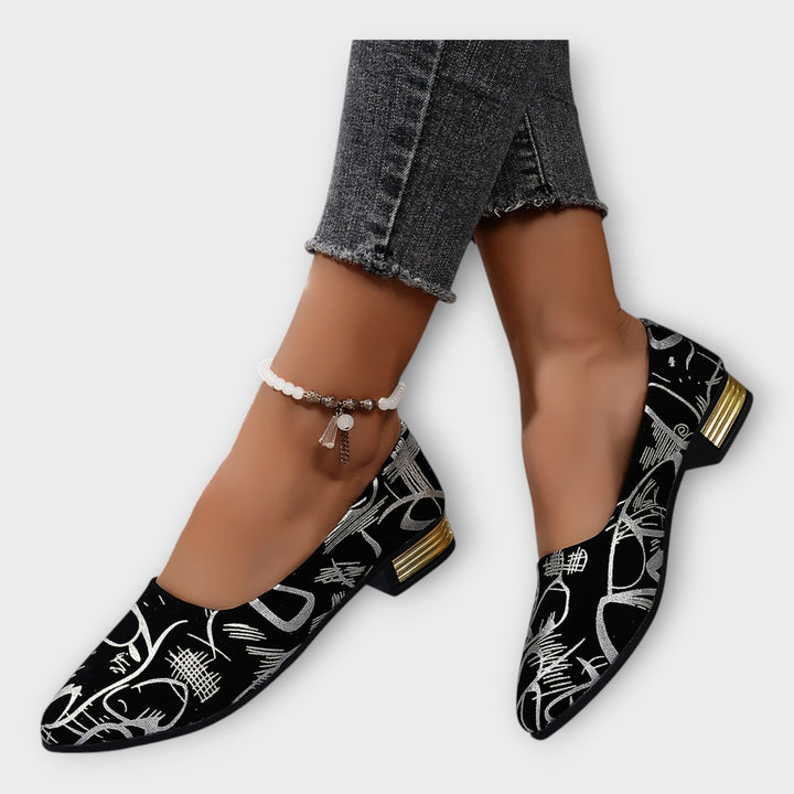 Elegantní tanečnice s originálními detaily