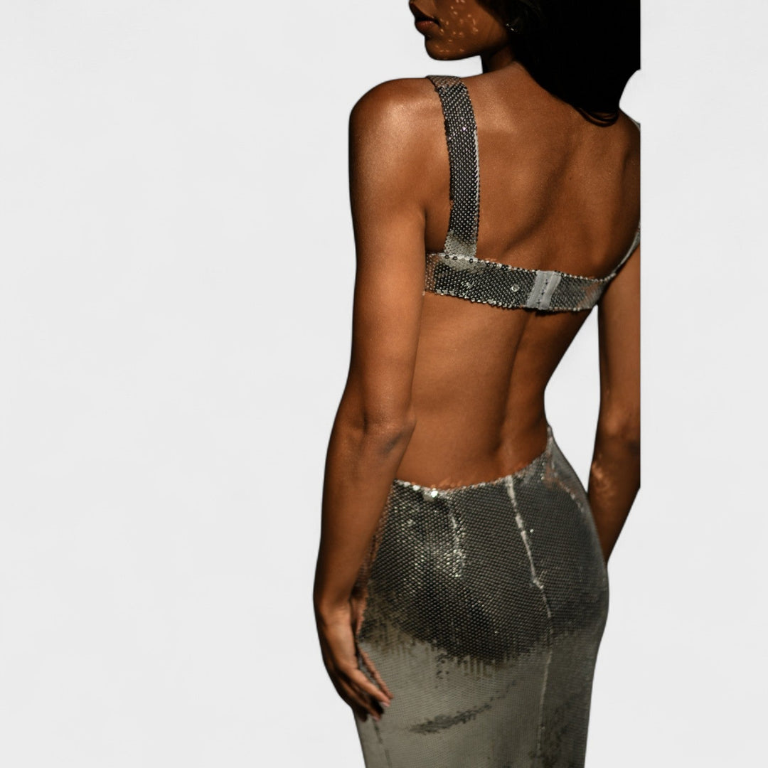 Stříbrné třpytivé večerní šaty