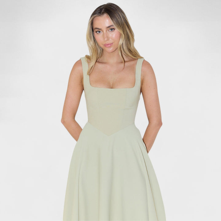 Maribel - Středně dlouhé šaty s čtvercovým výstřihem