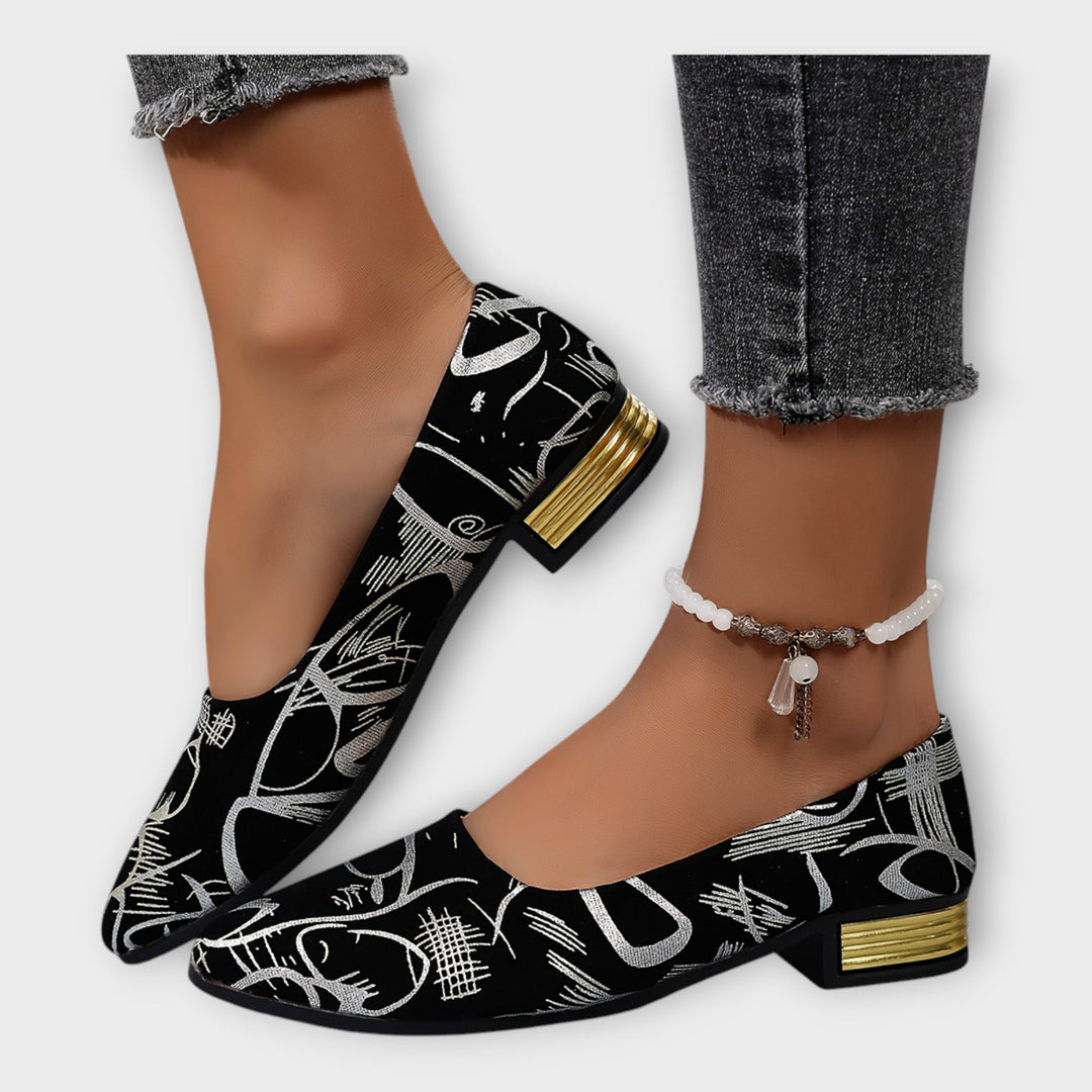 Elegantní tanečnice s originálními detaily