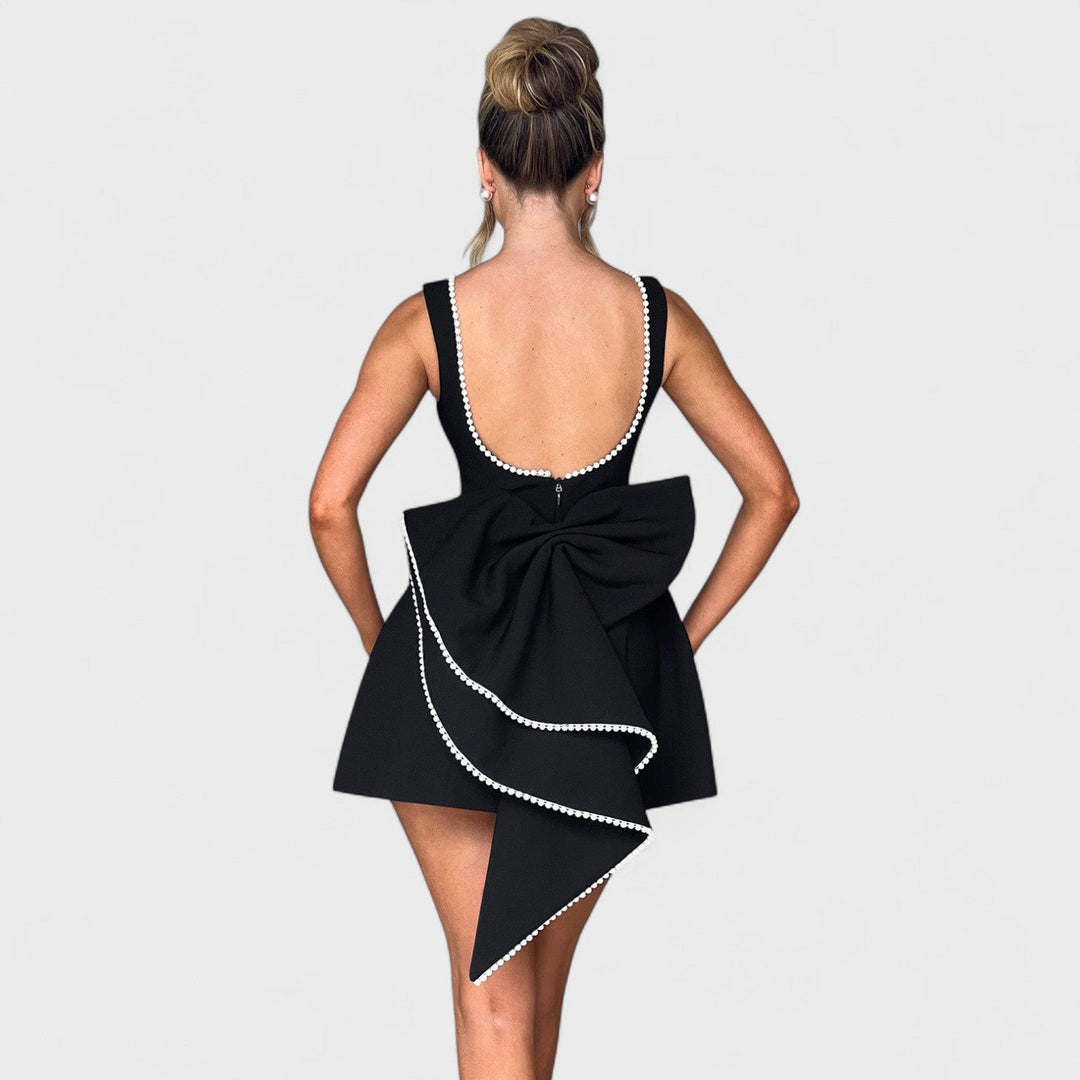 Carrie | Mini šaty s perlým páskem