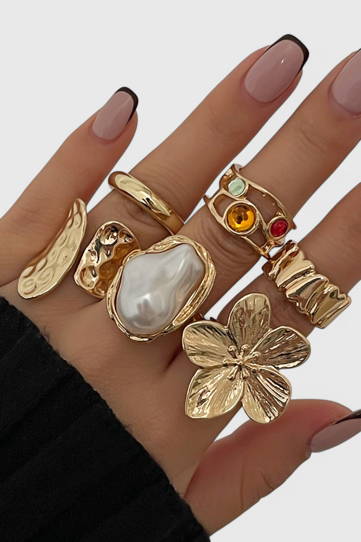 Otevřený prsten ve tvaru květiny s tekutou perlou