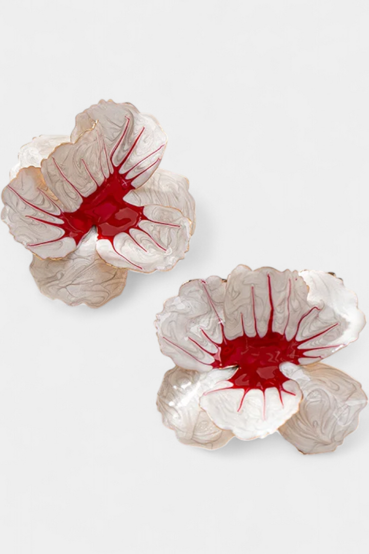 geometrické náušnice ve tvaru květiny