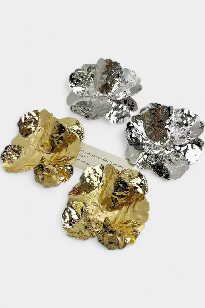 Zářivé květinové náušnice